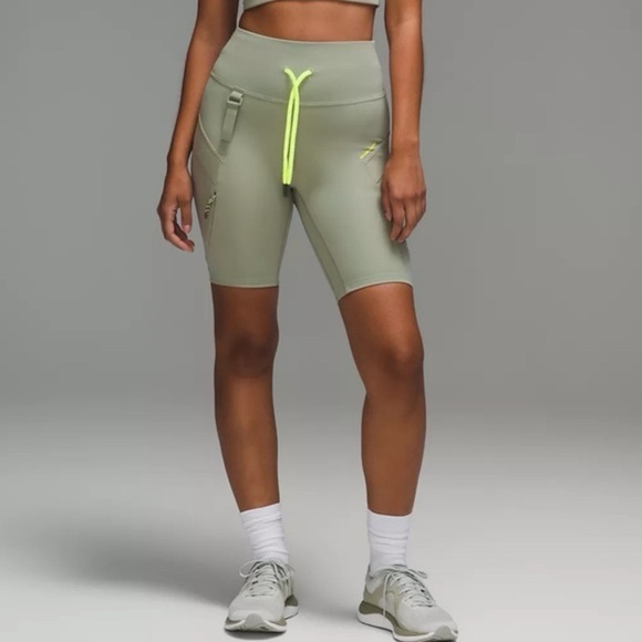 LULULEMON Cargo Super-High-Rise Hiking Short 8" - Picture 5 of 13